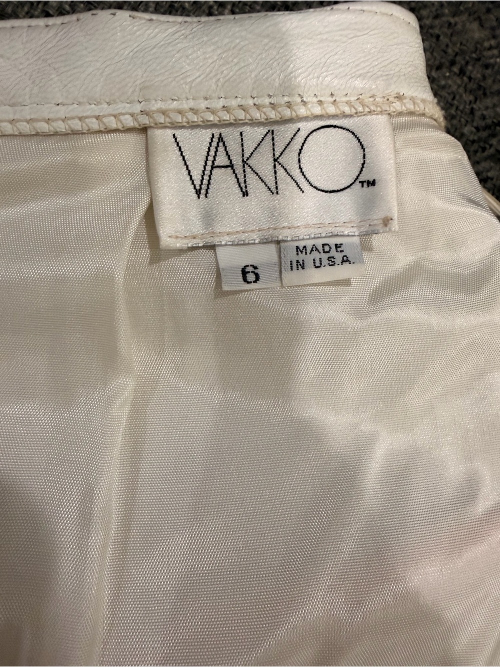 Vintage Vakko Cream Leather Pencil Skirt, Ruched Waist, Quiet Luxury. Old Money - Picture 15 of 17